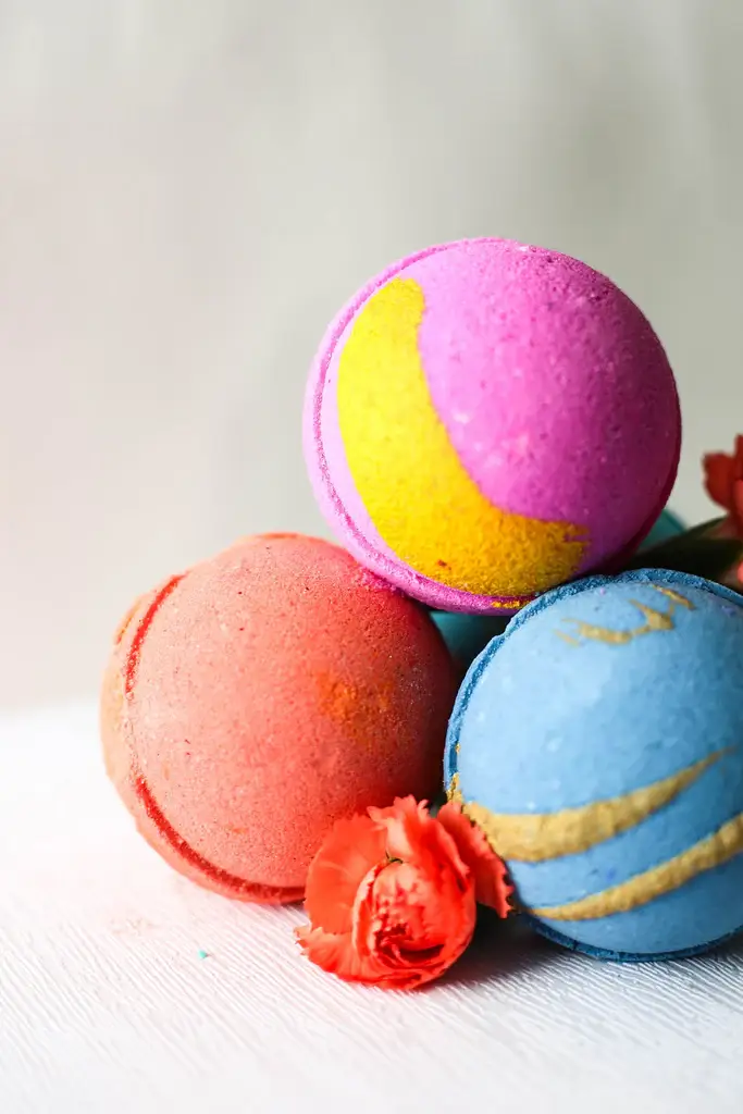 Raspberry Lemonade Bath Bomb - Image 4
